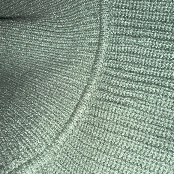 Green and white striped over sized sweater (XL) - Picture 4 of 5